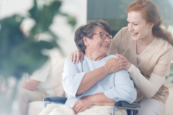 Loi bien-vieillir acte 3 : aider les aides à domicile