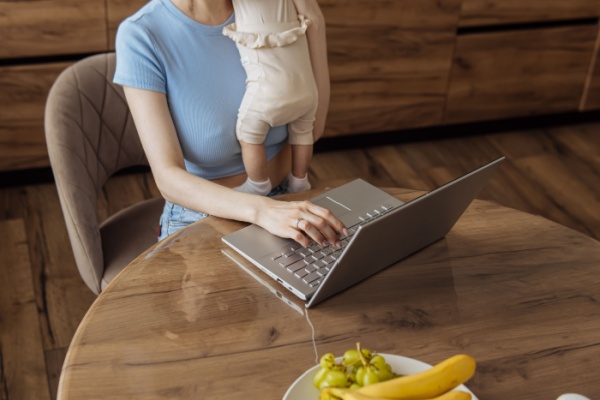 Congé supplémentaire de naissance: les modalités sont fixées pour les salariés ! 