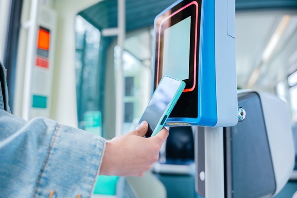 Frais de transport : les plafonds d’exonération sociale officiellement relevés 